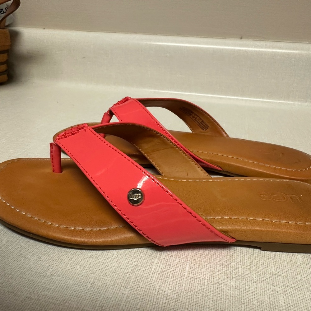 UGG Women's Coral Sandals